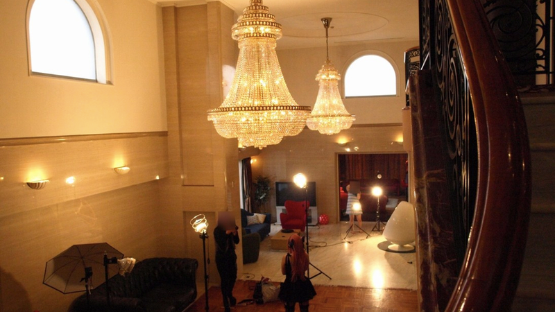 Illustration for article titled Inside Cosplay Photography Events (And a Fancy Shinjuku Apartment)